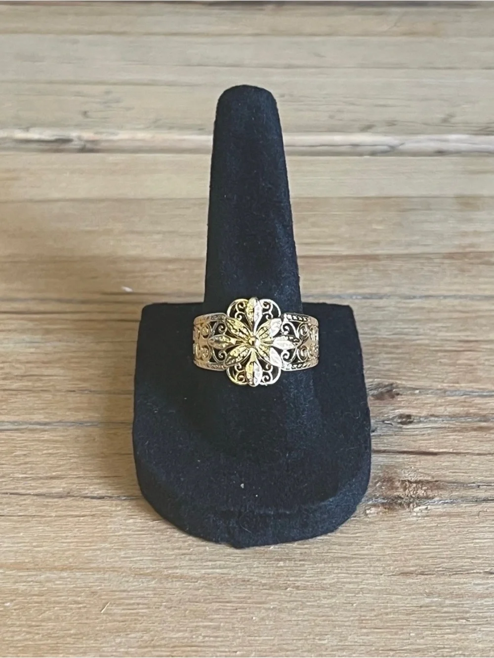 Gold Tone Floral Filigree Fashion Ring-NWOT-Size 7.5